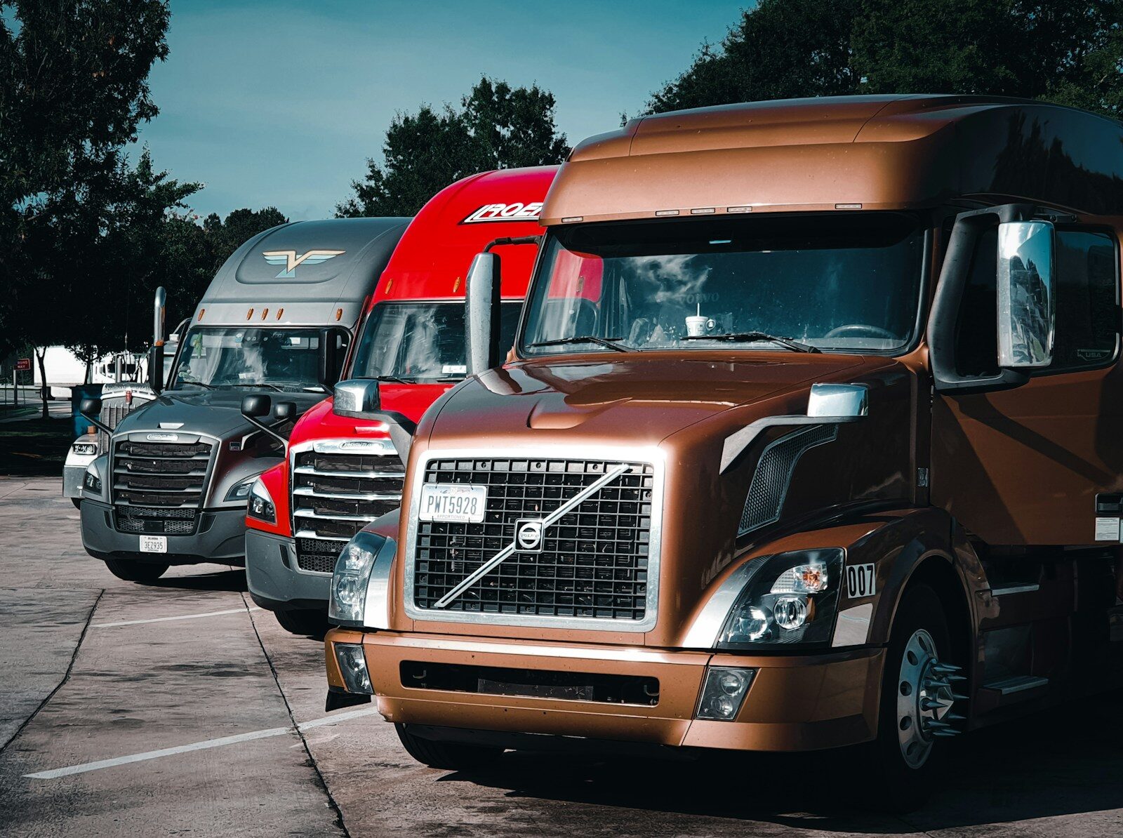 Benefits of Working with a Trucking Insurance Specialist