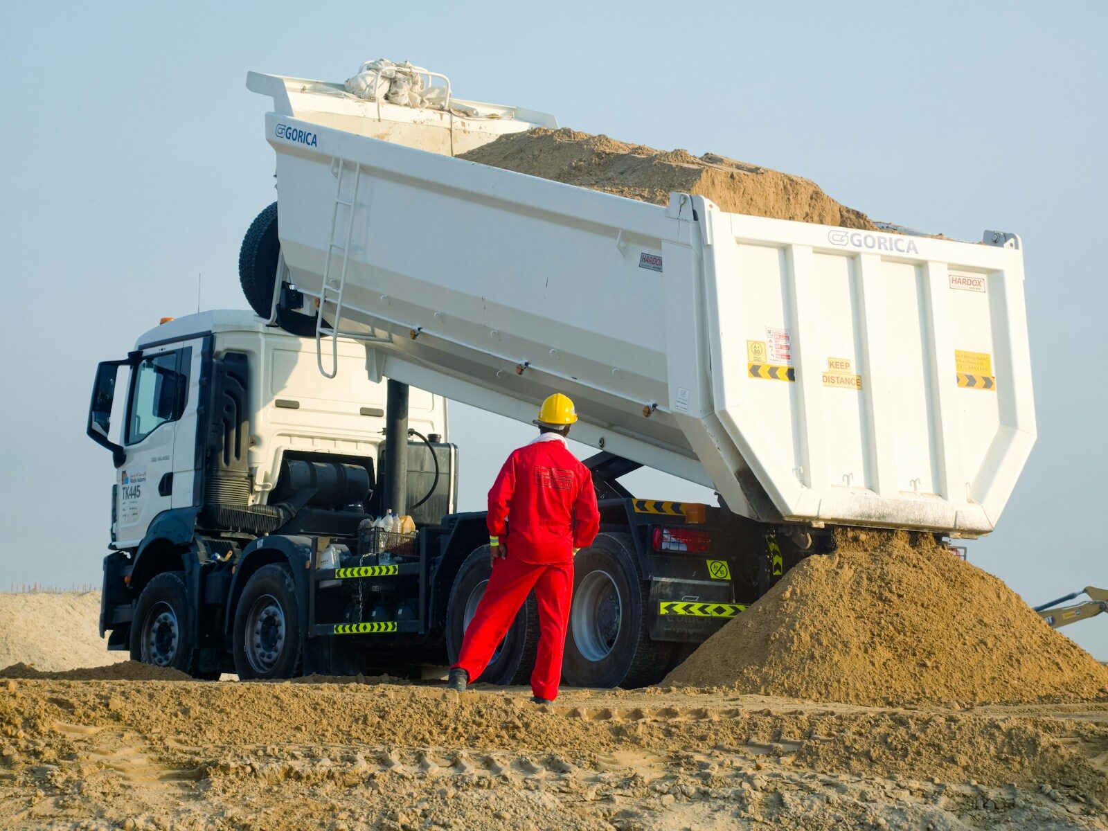 Dump Truck Insurance Requirements: Navigating Sand, Gravel, and Dirt Hauling Risks